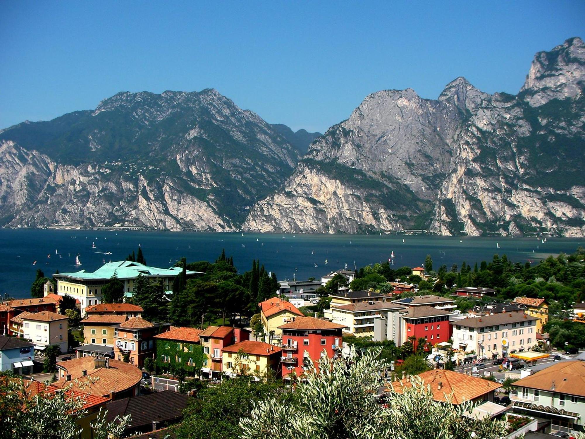Club Hotel E Residence La Vela Torbole Sul Garda Eksteriør bilde