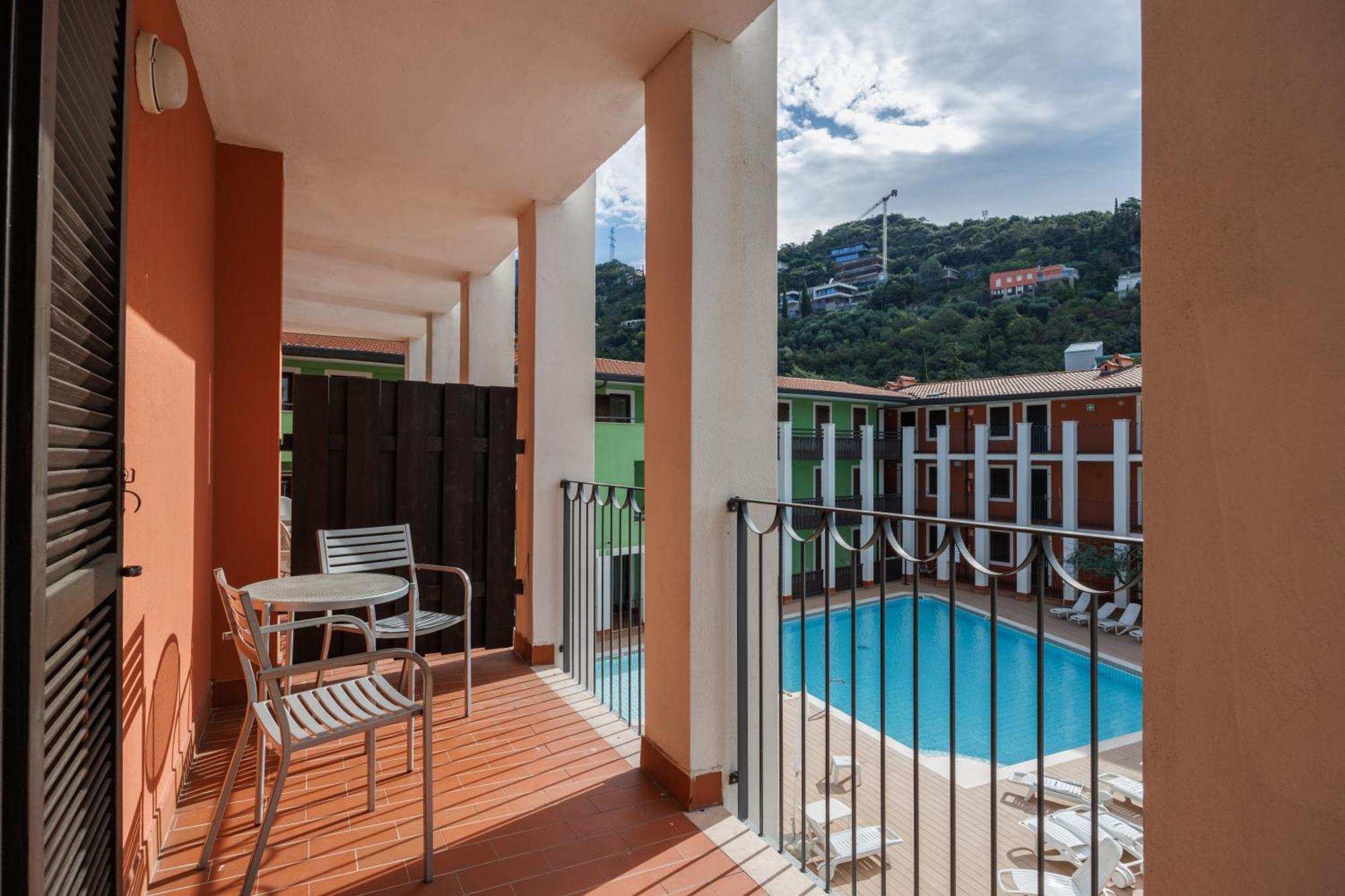 Club Hotel E Residence La Vela Torbole Sul Garda Eksteriør bilde