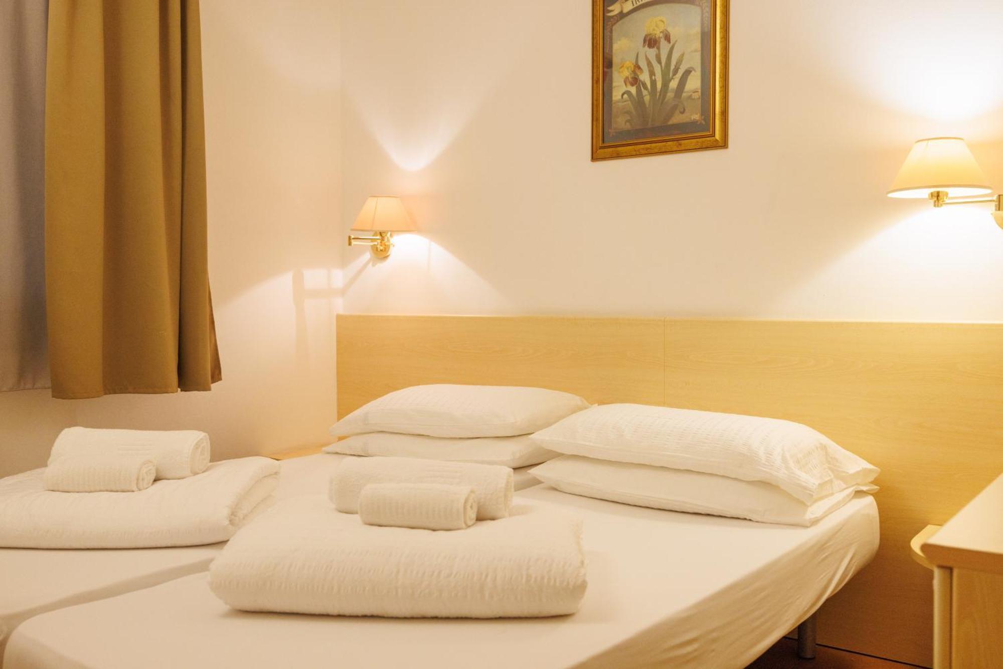 Club Hotel E Residence La Vela Torbole Sul Garda Eksteriør bilde
