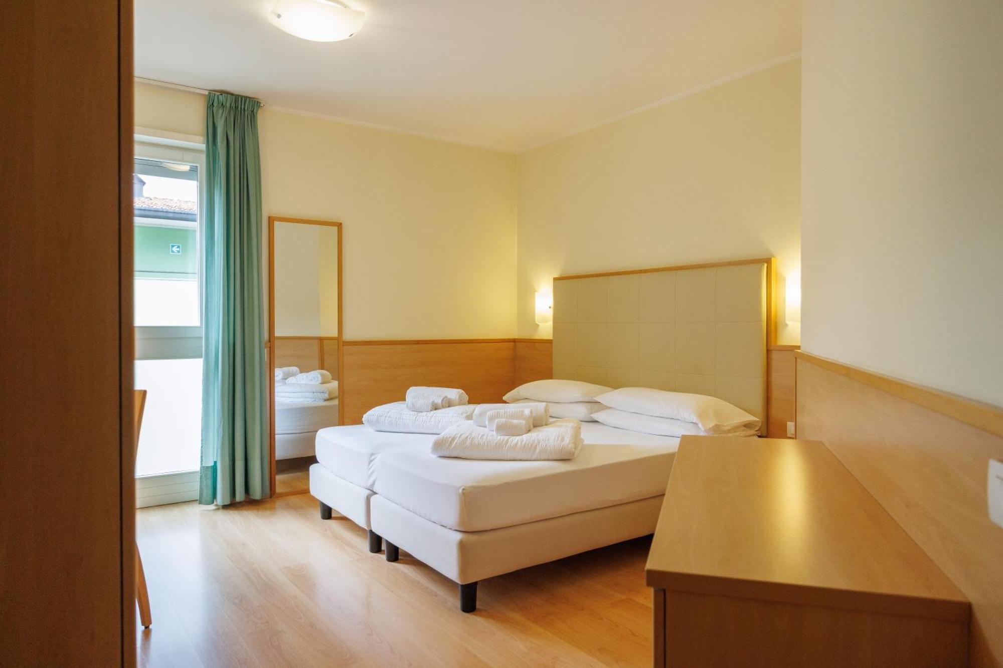 Club Hotel E Residence La Vela Torbole Sul Garda Eksteriør bilde