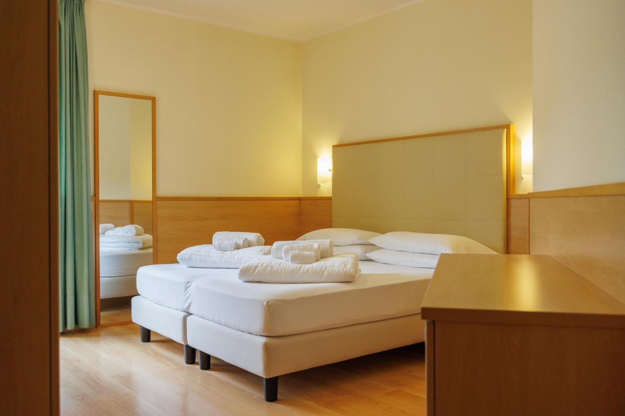 Club Hotel E Residence La Vela Torbole Sul Garda Eksteriør bilde
